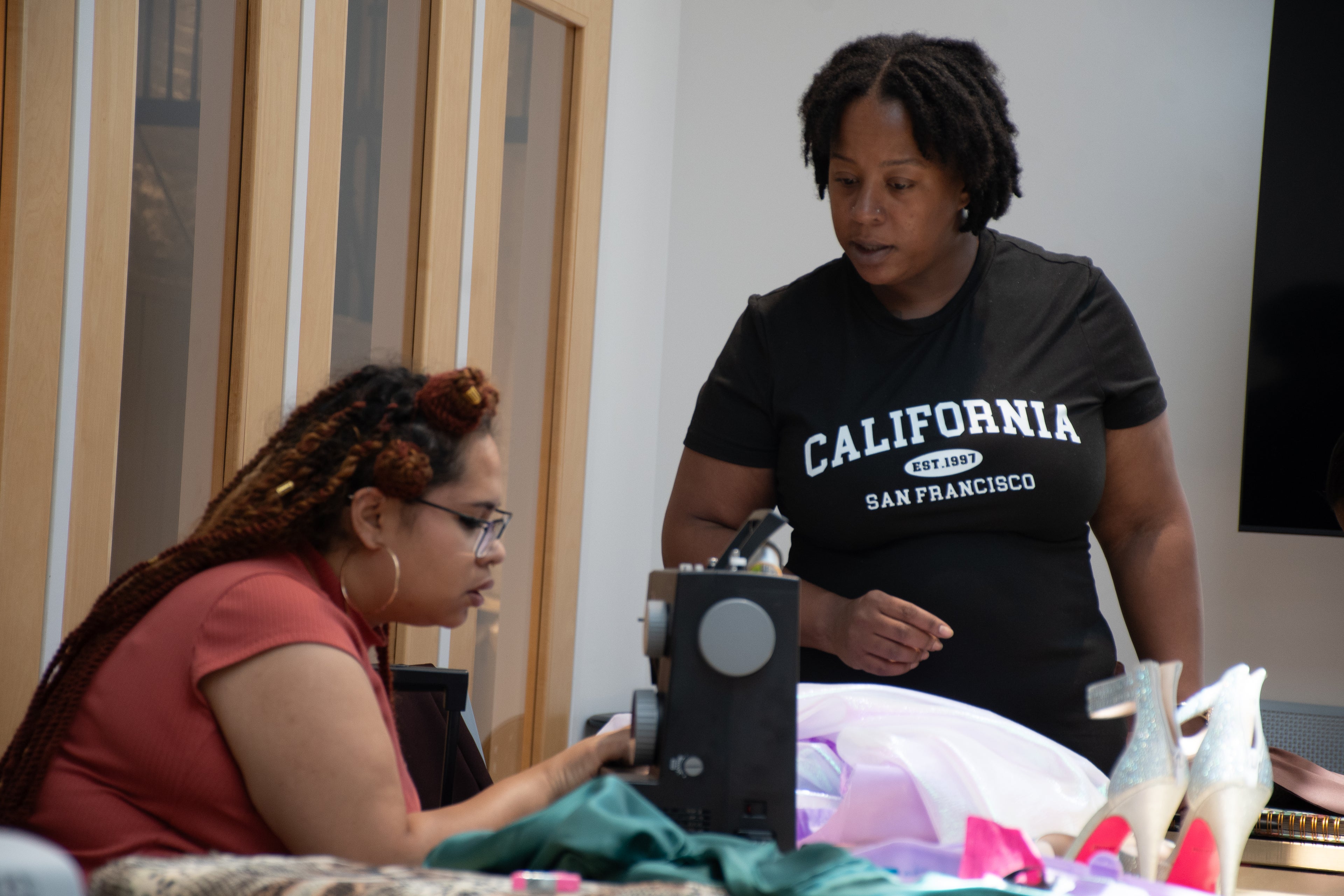 TEACHER TEACHING A PRIVATE SEWING SESIION